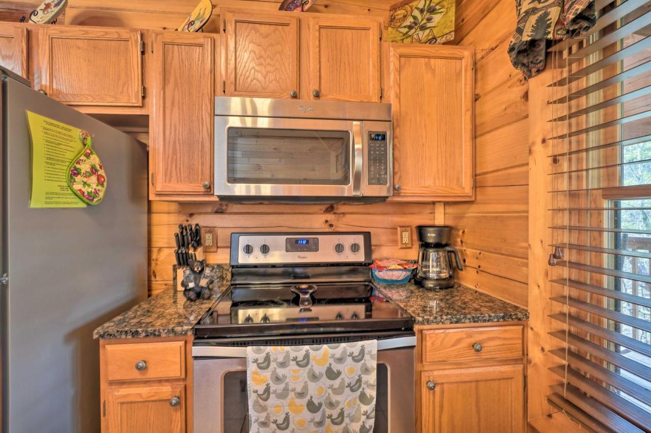 Inviting Sevierville Cabin With Deck And Hot Tub! Exterior foto