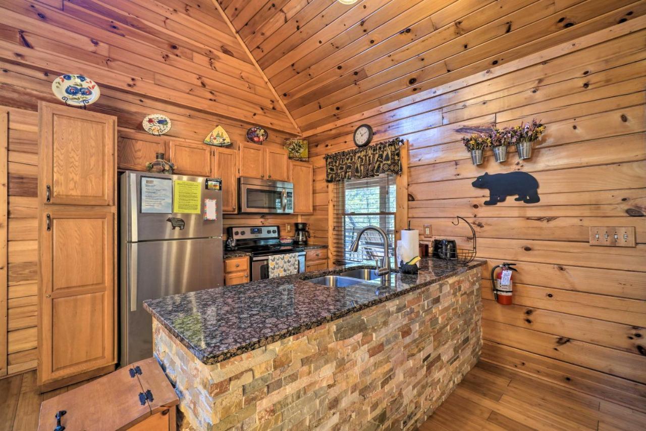 Inviting Sevierville Cabin With Deck And Hot Tub! Exterior foto